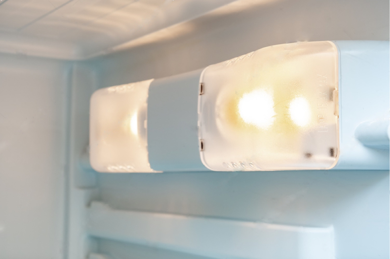 دلیل سوختن لامپ یخچال و نحوه تعویض لامپ