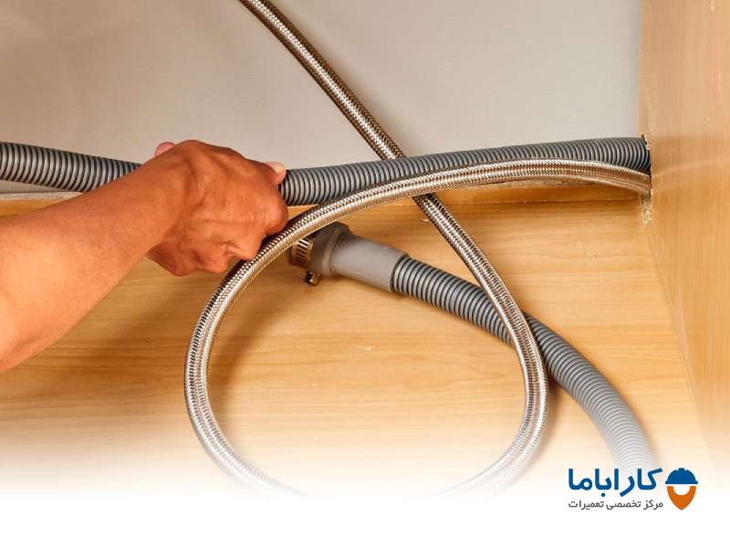 بررسی و تمیز کردن لوله تخلیه